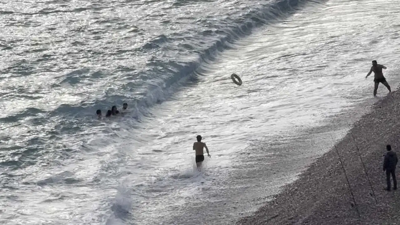 Antalya’da Yardım Çığlıkları Sahili Ayağa Kaldırdı 1